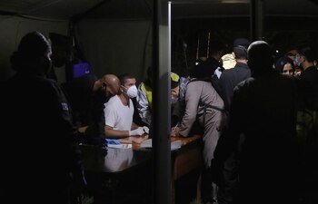 Personas evacuadas de Afganistán llegan