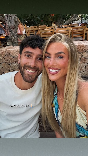 Marcos Senesi y su novia Kelci