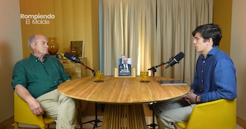 Manuel García-Castellón y Nacho Vázquez en el podcast 'Rompiendo el Molde'. (YouTube)