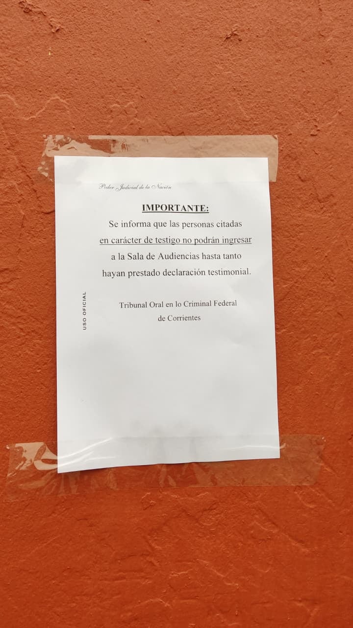 Una comunicación oficial del Tribunal Oral en lo Criminal Federal de Corrientes establece las normas para el acceso de personas citadas como testigos a las salas de audiencias. (Facundo Macia Marquis)