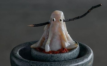 5) Boragó, Santiago, Chile.
El menú, llamado Endémica, muestra la riqueza que Chile tiene para ofrecer. El restaurant está profundamente arraigado en la cultura mapuche. Inspirado por los cazadores-recolectores indígenas del sur de Chile y Argentina.