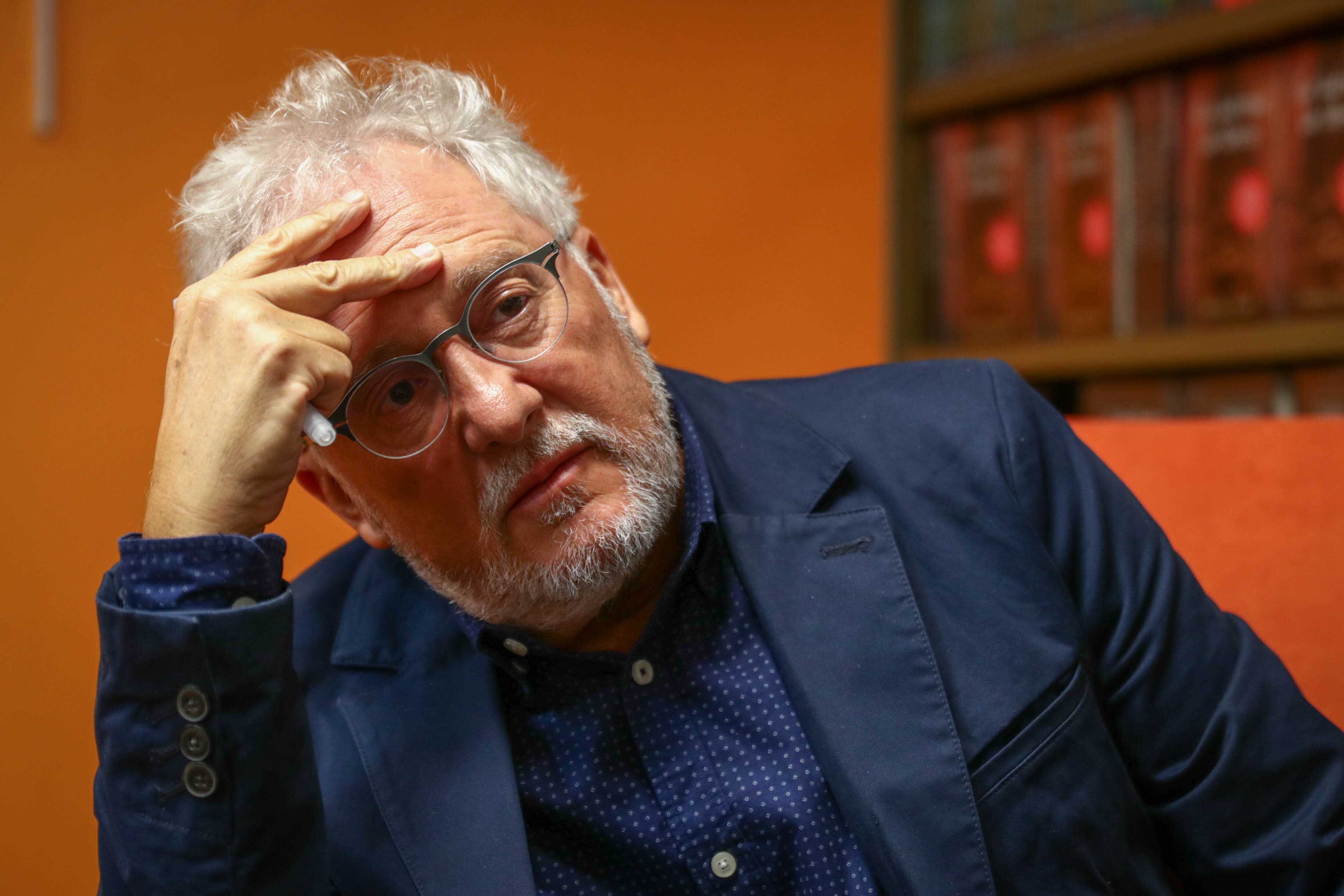 El escritor colombiano Héctor Abad Faciolince, durante una entrevista. (Europa Press/Diego Simon Sanchez)