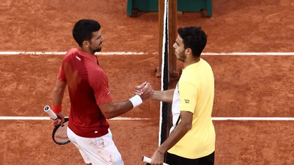 El gesto de reconocimiento de Novak Djokovic hacia Francisco Cerúndolo tras el increíble show que brindaron en Roland Garros: “Mereció ganar”