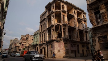 Edificios desahuciados, la única opción de vivienda de cientos de cubanos
