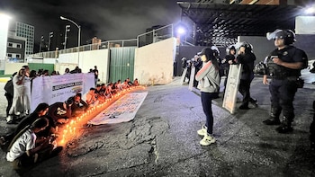 Familiares de presos políticos prendieron