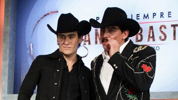 Julián Figuera junto a su