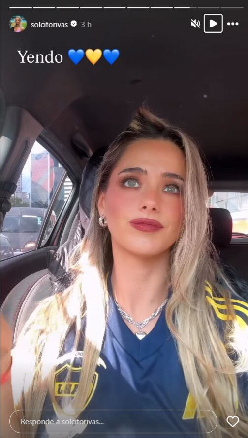 Solcito Rivas, rumbo al estadio con la camiseta azul y amarilla