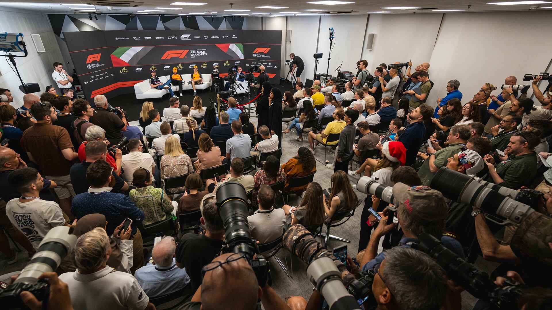 Los medios en la conferencia de Norris, Piastri y Verstappen (@F1)