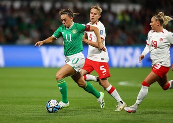 Katie McCabe anotó el descuento para Irlanda en la derrota 2-1 frente a Canadá en el Mundial Femenino. Foto: REUTERS/Luisa González