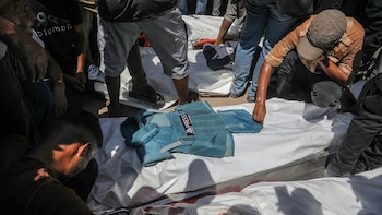 Reuters y AP piden explicaciones a Israel por el ataque que mató a cinco periodistas en un hospital de Gaza