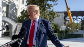 Trump dice "respetar" a Libia 24 horas después de llamarlo "país de mierda"
