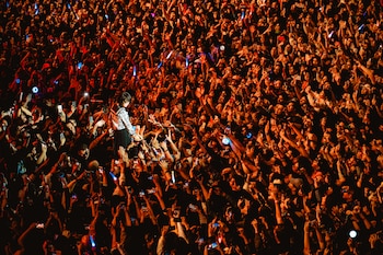 "Tanto el agotamiento como los moretones son como medallas de honor de un gran espectáculo”, dice el cuarteto sobre sus enérgicas puestas en escena
PhotoBy@lindseyblane