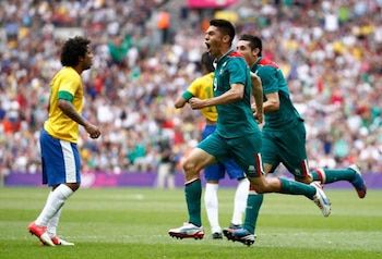 Oribe Peralta. Foto: Twitter @adelarosa