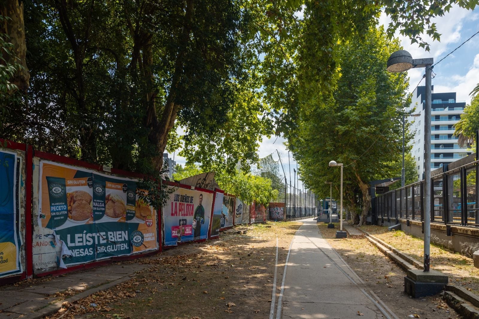 La intervención urbana contempla más de 9.700 metros cuadrados con ensanche de veredas, nueva iluminación y mejoras en la accesibilidad peatonal