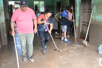 Las autoridades despliegan operativos de limpieza para recuperar los hogares