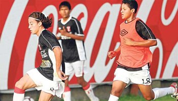 Cristian Benavente (izquierda) en un