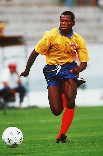 Él es Faustino Asprilla, con la selección Colombia, en el año 1993, cuando renunció a la "Tricolor" - crédito Reuters