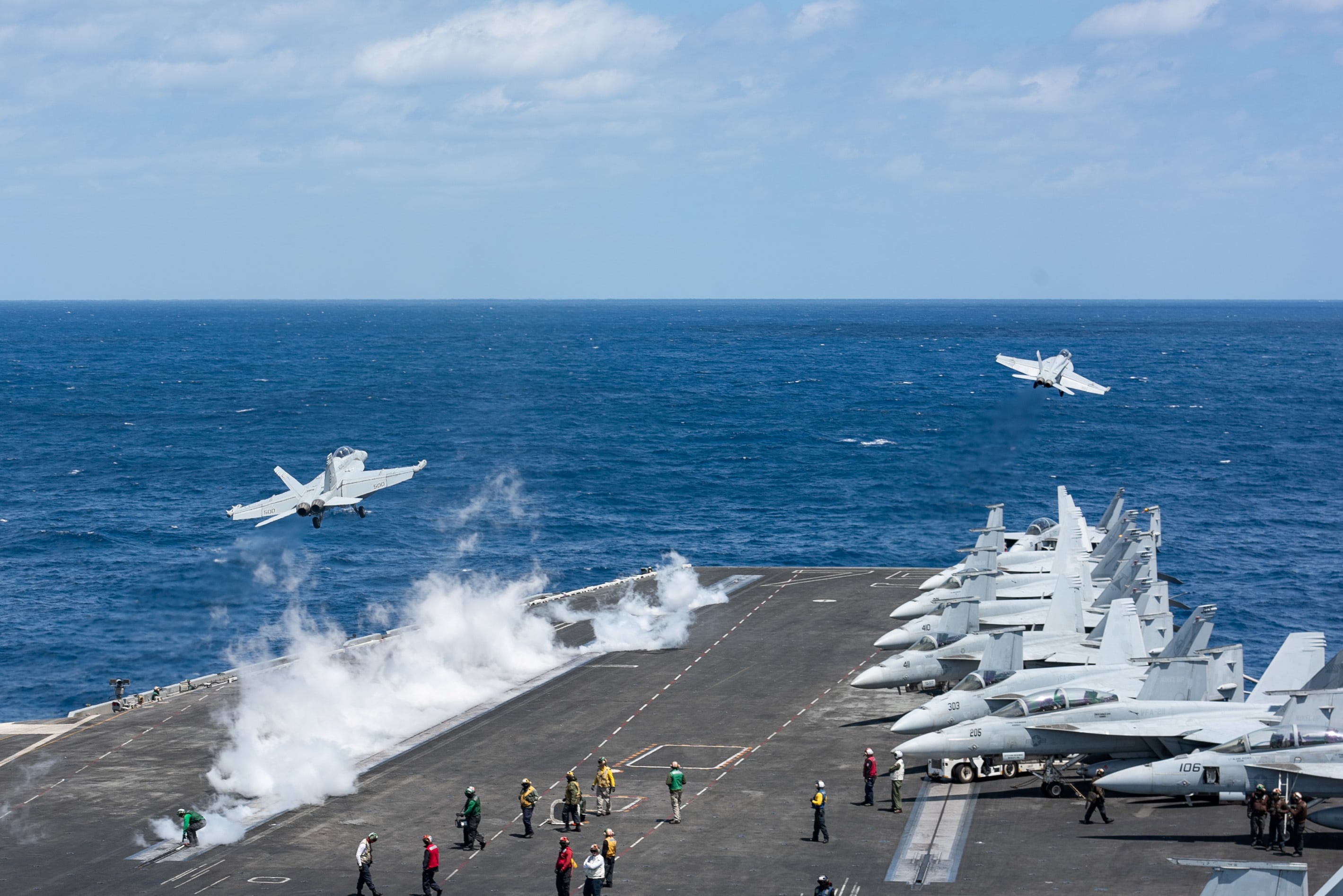 El accidente del USS Harry S. Truman en 2025 tardó meses en tener explicación oficial: la pesquisa reveló fallas de mantenimiento y capacitación insuficiente. El incidente del Eisenhower se encuentra aún en etapa preliminar y sin vínculo establecido con ese caso (U.S. Navy/Mass Communication Specialist 3rd Class Samuel Gruss/Handout via REUTERS)