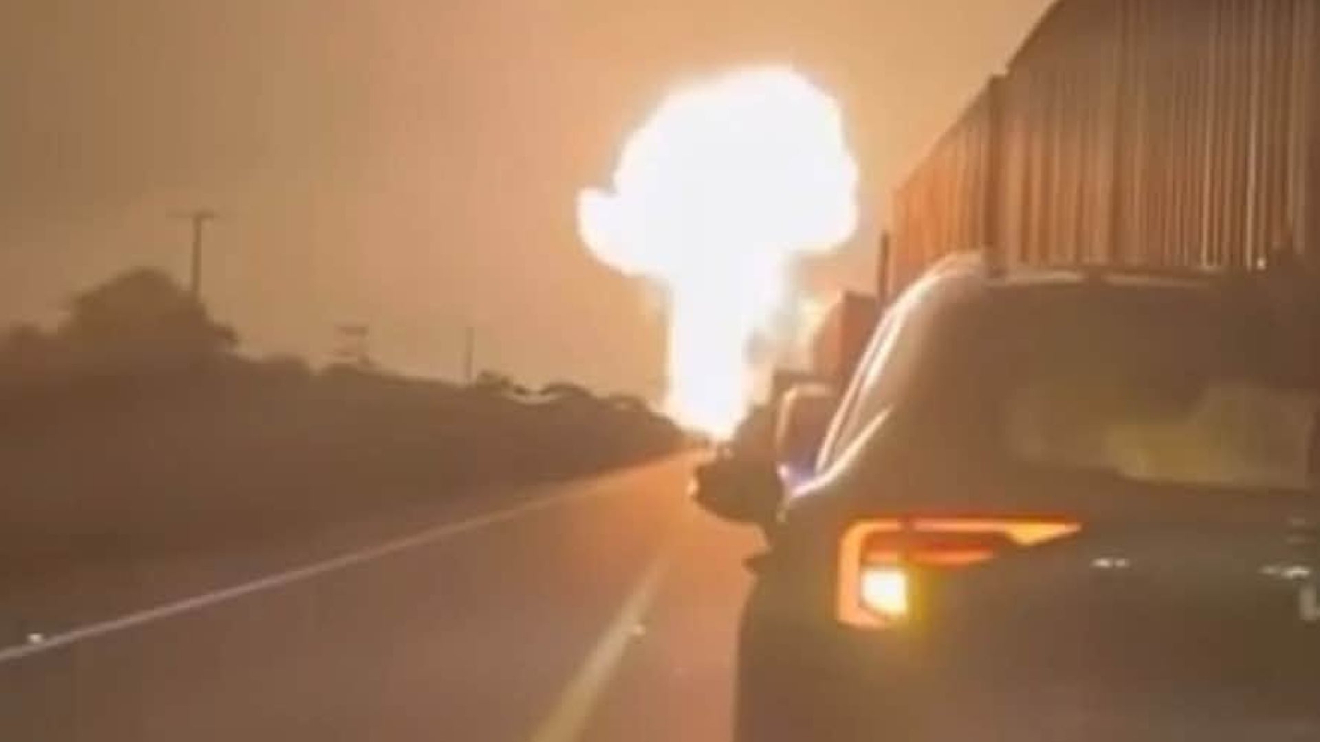 Explosión de pipa en el kilómetro 50 del tramo Zaragoza–González, en el estado de Tamaulipas (esécial)