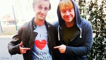 Rupert Grint y Tom Felton con una camiseta de 'I love Ron Weasley' (@t22felton)