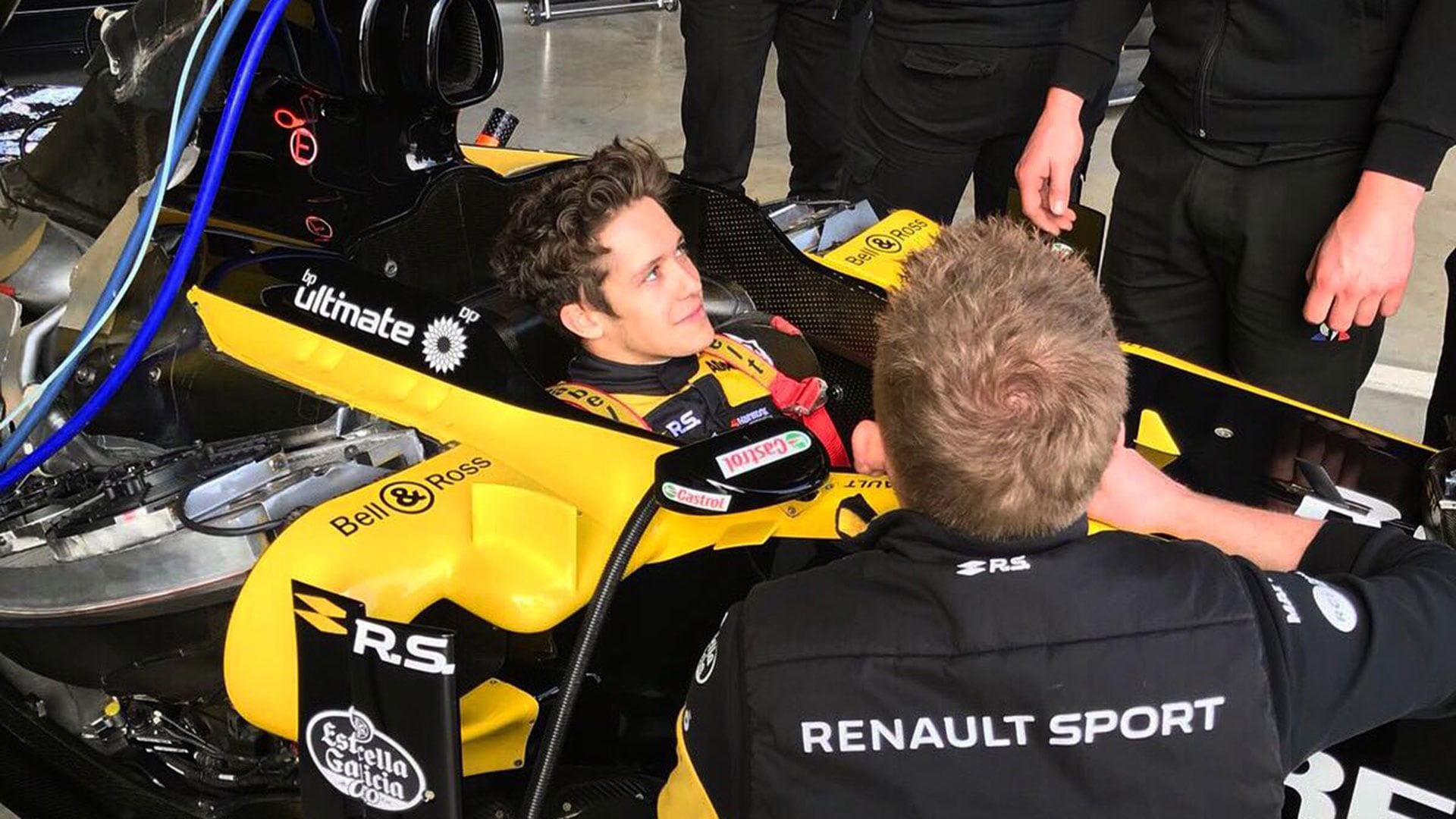 Sacha Fenestraz fue el primer argentino en manejar un Lotus E20, pero con los colores de Renault (Prensa Renault F1)
