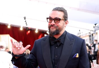 Jason Momoa en la alfombra