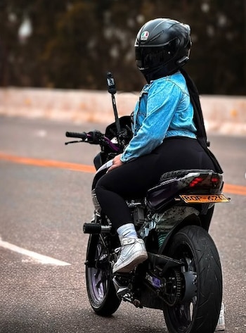 La publicación del video generó reacciones en internet donde la mayoría de usuarios criticó la huida del puesto de control - crédito Niña Biker