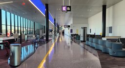 Un niño de 7 años discapacitado y con autismo queda traumatizado en un aeropuerto después de que le obliguen a levantarse de la silla de ruedas y no le dejen viajar