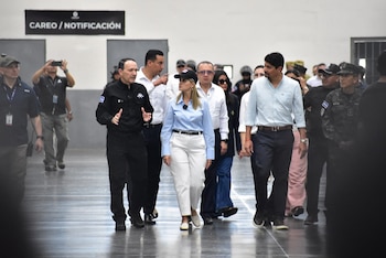 CECOT, Laura Fernández, Nayib Bukele,