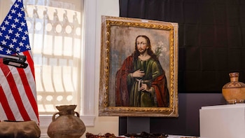 FBI entrega a Perú valioso lote de piezas coloniales y prehispánicas incautadas en operativos recientes