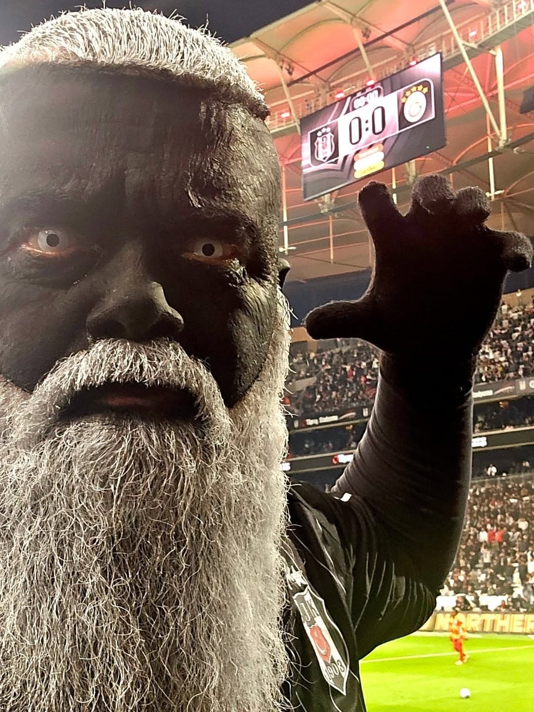 Udi Neco es seguidor del Besiktas (Instagram: @udi_neco)