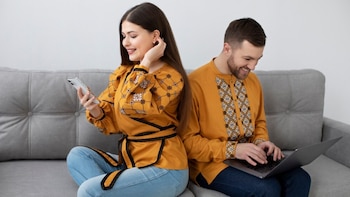 Singles Day is not only a celebration of unity, but also one of the most profitable dates for e-commerce. Online sales become a real shopping fever. (free pic)