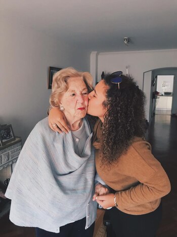 Rosario y Pocha. La nieta