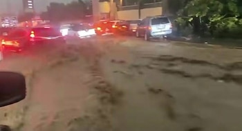 Las fuertes lluvias dejaron severas inundaciones en distintos sectores de San Pedro Sula.
Varias avenidas de la capital industrial quedaron convertidas en verdaderos ríos. (Foto: Redes sociales / captura de video)