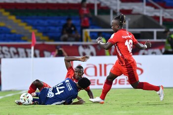 Déinner Quiñones (der.) fue el