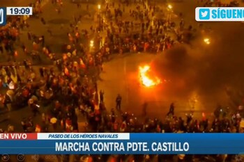 Incendian imagen del mandatario al