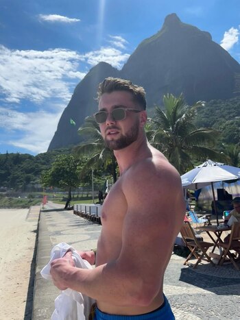 Harry Jowsey, de 27 años, reside en Los Ángeles y tiene más de cuatro millones de seguidores - crédito @harryjowsey/Instagram