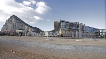 España debe aplicar con Gibraltar el nuevo sistema de control de frontera hasta que se active el acuerdo, según Bruselas