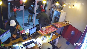 Robaron una hamburguesería en Moreno: