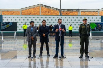 Alcalde Galán y el secretario