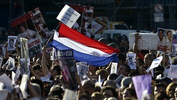 Una bandera de Paraguay, donde