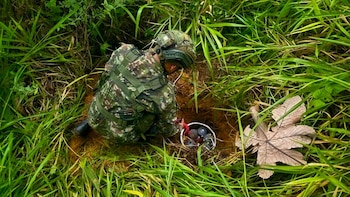 Hallan caleta del ELN en Cocorná con explosivos, fusil y material de proselitismo armado