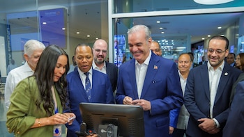 Presidente dominicano recibe la primera