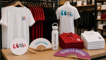 Este es el merchandising del viaje del Papa León XIV a España: hasta 17 euros por una botella
