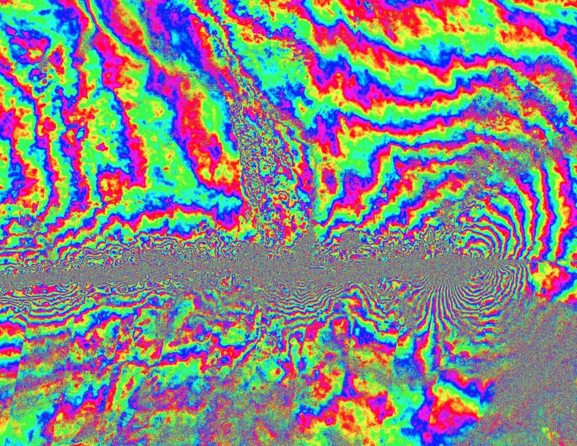 Sentinel-1 registró desplazamientos de hasta 5 metros en la superficie tras el sismo de Mandalay, evidenciando la magnitud de la ruptura a lo largo de la falla (University of New Mexico)