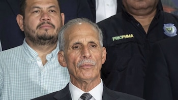 Nasry Asfura promete pagar deuda a 300 médicos y formalizar contratos de varios galenos