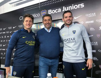zzzznacd2NOTICIAS ARGENTINAS BAIRES, SEPTIEMBRE 5: El presidente de Boca, Daniel Angelici junto al director tecnico Guillermo Barros Schelotto y el capitan Fernando Gago durante la presentación de la VII Cena Anual Solidaria.
Foto NAzzzz