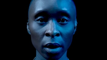 Cynthia Erivo se multiplica en escena: 23 personajes, dos horas y un Drácula que sorprende