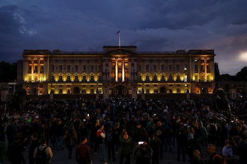 Buckingham de luto tras el deceso de Isabel II. REUTERS/Andrew Boyers