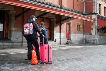 Un grupo de turistas parados